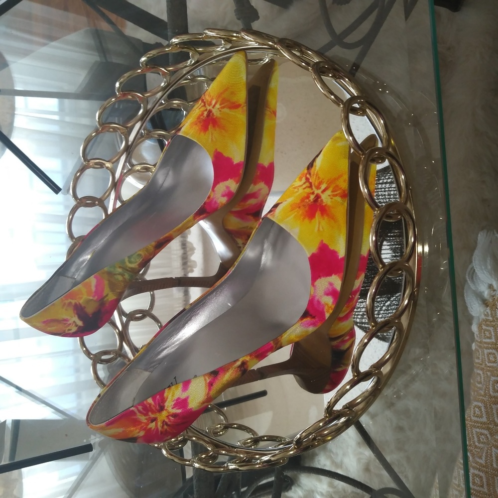 Size 11 Worthington fabric 4 inch heels